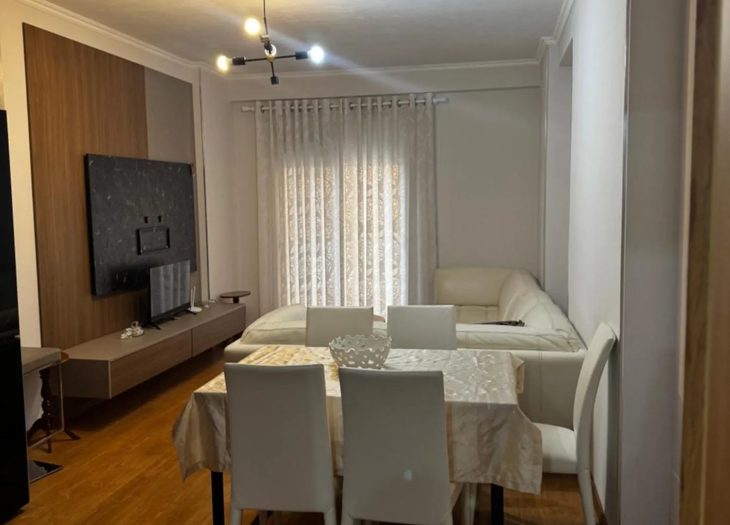 Hens Apartment Durrës Albania