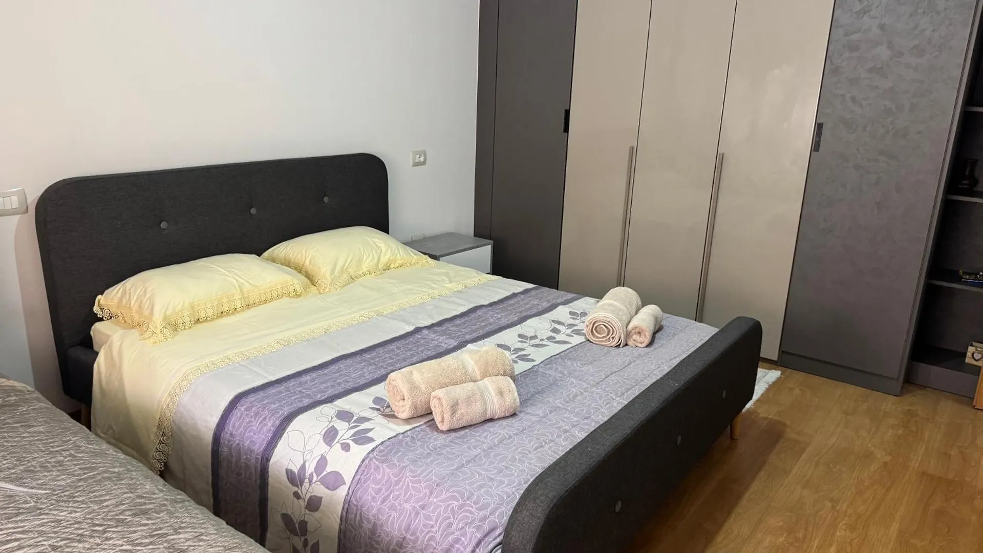 Hens Apartment Durrës